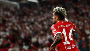 Kane e Luis Diaz celebram vitória do Bayern Munique sobre Estugarda na Supertaça