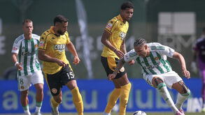 Laabidi (à esquerda) com problema físico