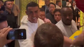 «O amigo do Ronaldo»: João Baião até tirou fotos com fãs de CR7 por causa do vídeo em Hong Kong