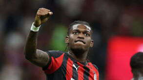 Rafael Leão marca e lesiona-se em jogo da Taça de Itália, em Milão