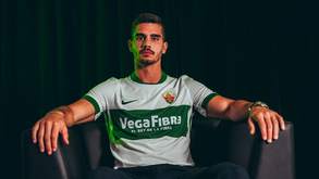 André Silva assina pelo Elche e regressa a Espanha