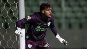 Matheus Mendes, guarda-redes brasileiro, reforça o Alverca após passagem pelo América Mineiro