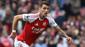 Jakub Kiwior é alvo do FC Porto mas Arsenal só admite vendê-lo
