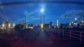 Câmara de carro capta momento em que meteorito atravessa o céu no Japão