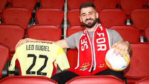 Oficial: Léo Gugiel renova contrato com o Benfica até 2027