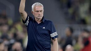 Mourinho já esperava por uma surpresa no onze do Benfica: «Eles têm essa possibilidade...»