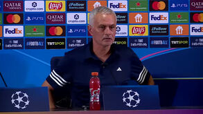Mourinho: «Benfica soube gerir o jogo, utilizar as faltas invisíveis e a vontade do árbitro em acabar com isto»