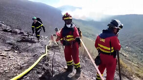 Bombeiros franceses e alemães ajudam no combate às chamas em Espanha 