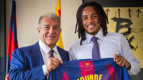 Koundé renova com o Barcelona até 2030: «A Liga dos Campeões não é uma obsessão, mas é um objetivo»
