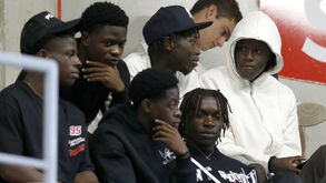 Benfica vence Sporting na Revelação com Quenda na bancada