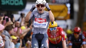 Jasper Philipsen é o primeiro líder da 80.ª edição da Vuelta