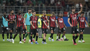 Jogadores do Milan desiludidos com derrota frente à Cremonese