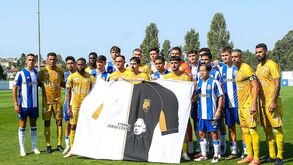 Farense homenageia Jorge Costa na visita ao Olival