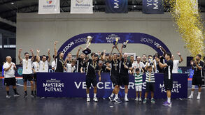 Sporting vence Barcelona com reviravolta e conquista Record International Masters Futsal
