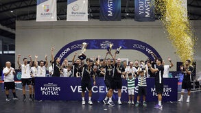 As imagens da festa do Sporting após a conquista do Record International Masters Futsal