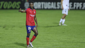 Eric Ayiah com o Trofense