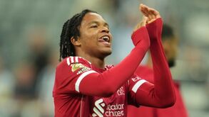 Rio Ngumoha garante triunfo do Liverpool diante do Newcastle