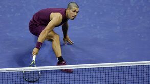 Carlos Alcaraz passa à segunda ronda do US Open após bater Reilly Opelka