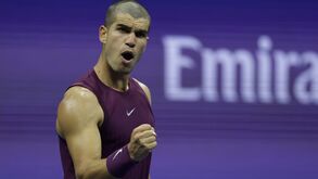 Alcaraz explica 'penteado militar': «O meu irmão teve um mal-entendido com a máquina...»