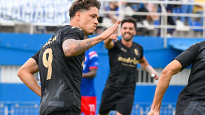 Gabriel Fraga festejou três vezes na goleada ao Monção