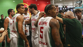 Miguel Queiroz (ao meio) não esconde ambição para o Eurobasket
