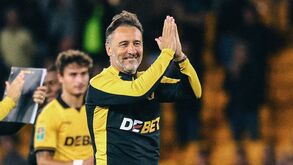 Vítor Pereira festeja primeiro triunfo da época com os Wolves na Taça da Liga