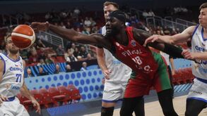 Neemias Queta em ação diante da República Checa 