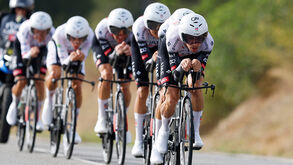 Emirates de João Almeida e Ivo Oliveira vence contrarrelógio coletivo e Vingegaard é o novo líder da Vuelta