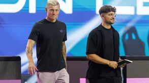 Toni Kroos critica nova regra da Bundesliga: «Ia caindo da cadeira…»