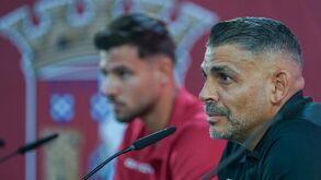 Juan Bezares em conferência de imprensa