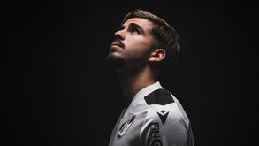 Tony Strata na primeira época pelos vitorianos