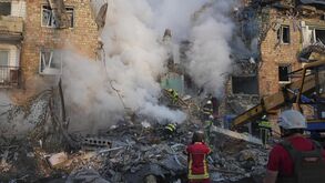 Ataque russo em Kiev provoca pelo menos 10 mortos: edifício da União Europeia também foi atingido por mísseis