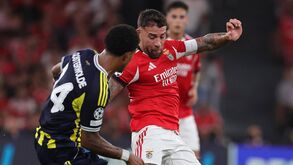 Otamendi em ação no jogo com o Fenerbahçe