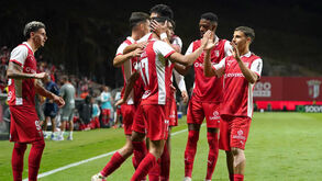 Jogadores do Braga celebram vitória contra o Lincoln por 5-1