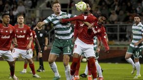 Paulo Victor em duelo com Dan Cleary