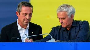 Presidente do Fenerbahçe e a demissão de Mourinho: «Derrota com o Benfica foi inaceitável»
