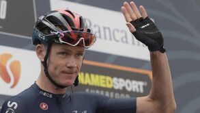 Chris Froome operado com sucesso a lesões sofridas em queda