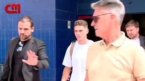 As imagens da chegada de Sudakov a Lisboa para reforçar o Benfica