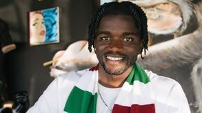 Assane Ndiaye assina pelo Farense, emprestado pelo Estrela da Amadora