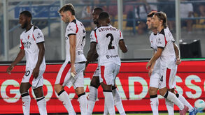 Jogadores do Milan festejam frente ao Lecce