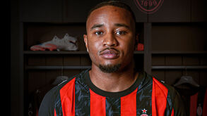 AC Milan contrata Nkunku ao Chelsea por 38 milhões de euros