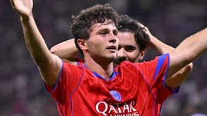 Vitinha de mãos na cabeça após as duas bicicletas de João Neves