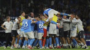Nápoles-Cagliari, 1-0: Campeão de pólvora seca resolve no último suspiro