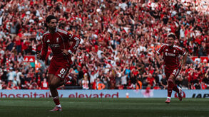Dominik Szoboszlai celebra após golão ao Arsenal