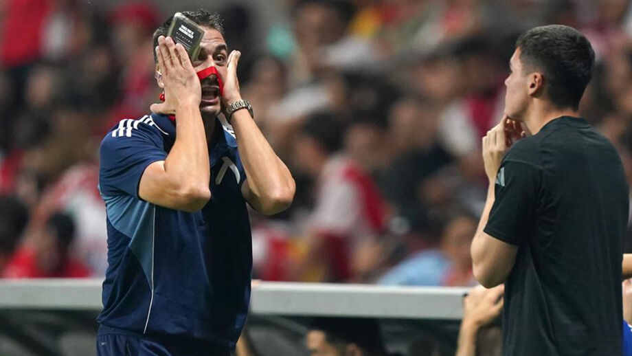 Julio Velázquez demonstra frustração durante jogo