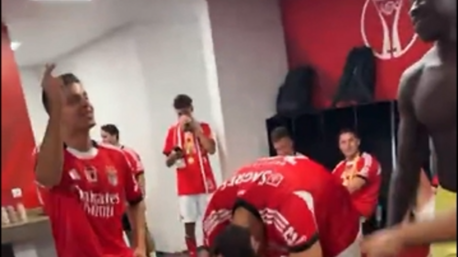 Prestianni fez um direto dos festejos da equipa depois da conquista da Supertaça