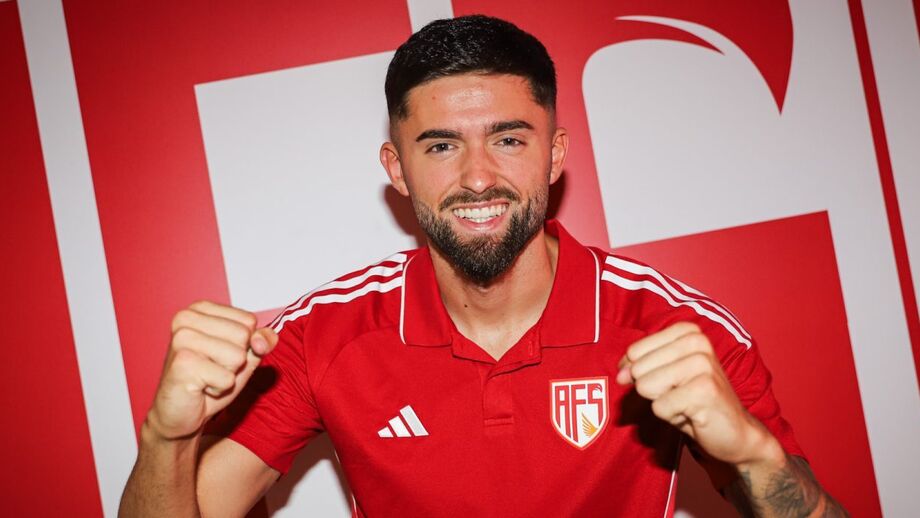 Jordi Escobar assina pelo AVS SAD