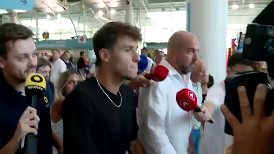 Grego de 23 anos chega proveniente do Panathinaikos