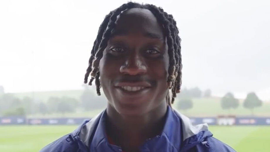 Yan Diomande bem humorado