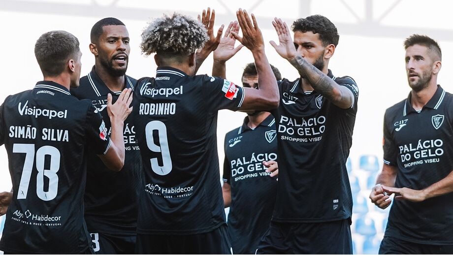Académico de Viseu vence Feirense com golo de Robinho em Santa Maria da Feira